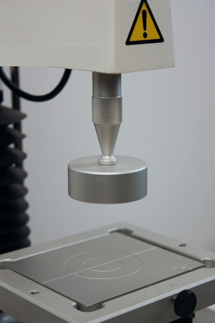 Cylindrical compression probe on texture analyzer